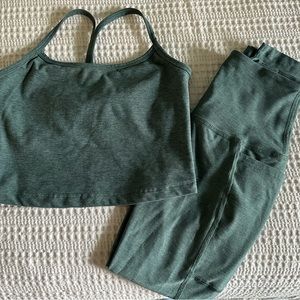 XS gently worn beyond yoga Spacedye legging and crop tank in green